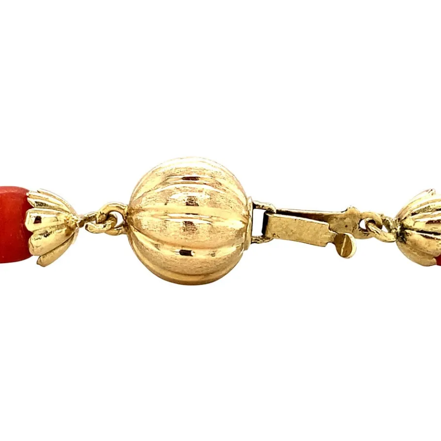 blood_coral_bracelet_with_4.webp Blood coral bracelet with gold clasp 14 krt>Vintage Jewellery Sale