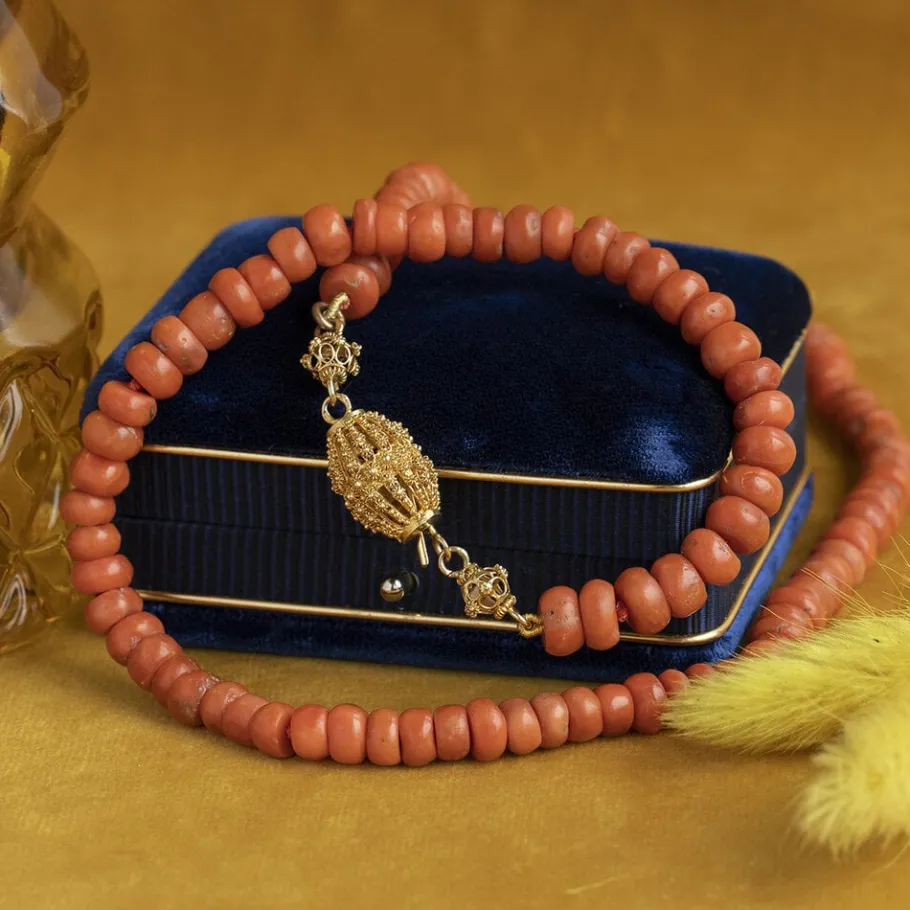 Blood coral necklace with gold clasp 14 krt>Vintage Jewellery Fashion