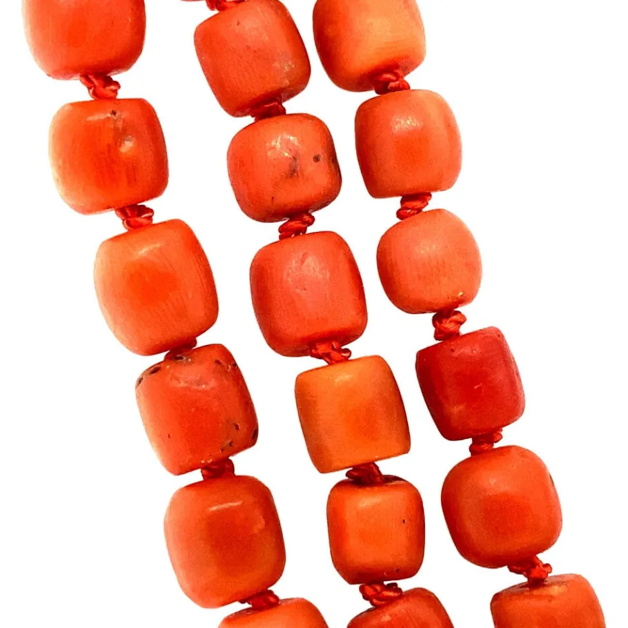 blood_coral_necklace_with_3-7.webp Blood coral necklace with gold clasp 14 krt>Vintage Jewellery Fashion