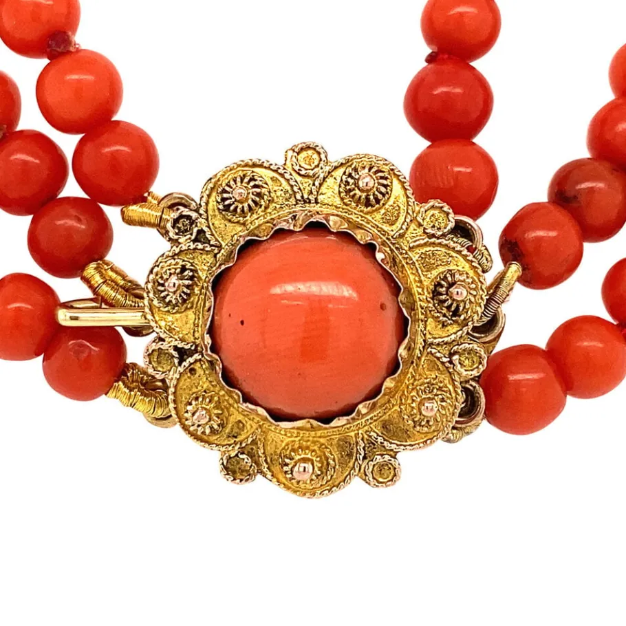 blood_coral_necklace_with_4-3.webp Blood coral necklace with gold clasp 14 krt>Vintage Jewellery Outlet