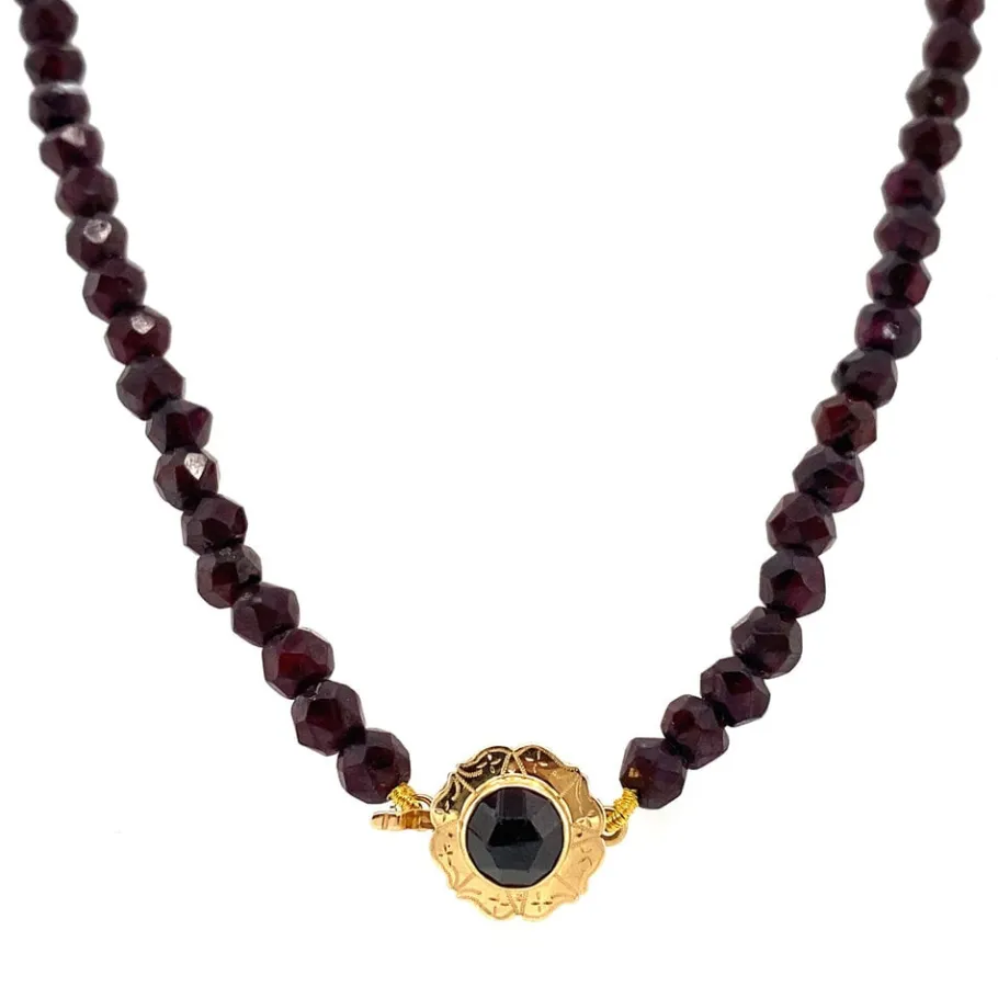 Garnet necklace with gold clasp 14 krt>Vintage Jewellery Sale