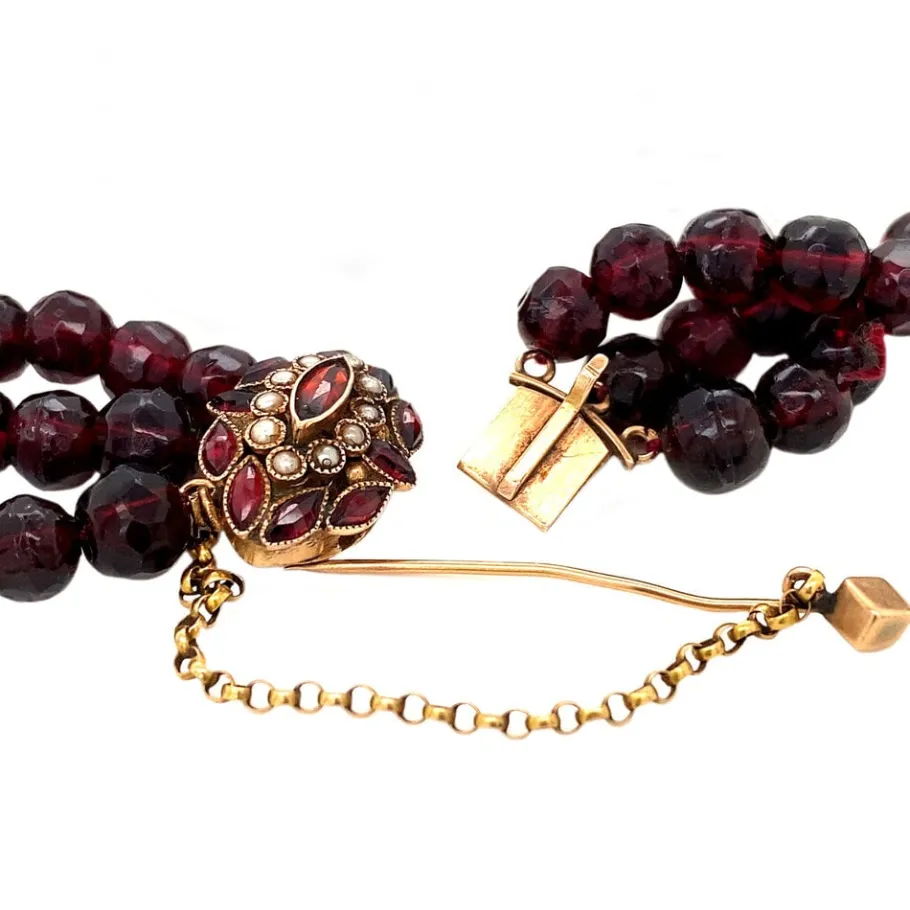 garnet_necklace_with_gold_4-1.webp Garnet necklace with gold locket 14 krt>Vintage Jewellery Online