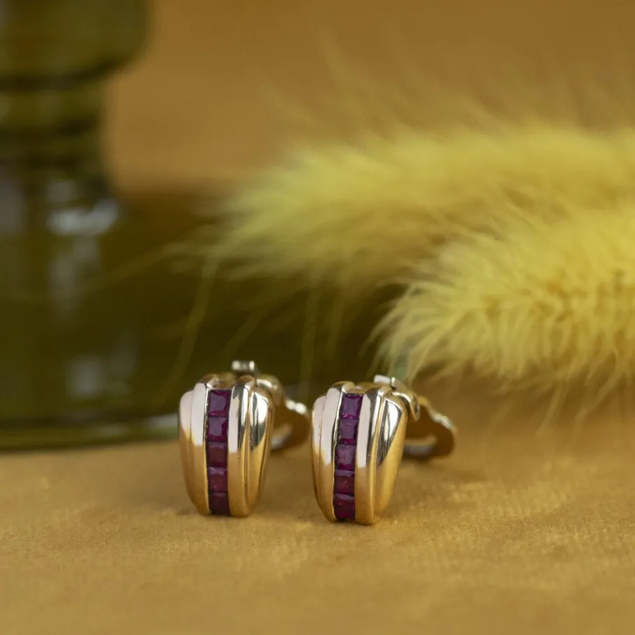 Gold ear clips with ruby 14 krt>Vintage Jewellery Sale