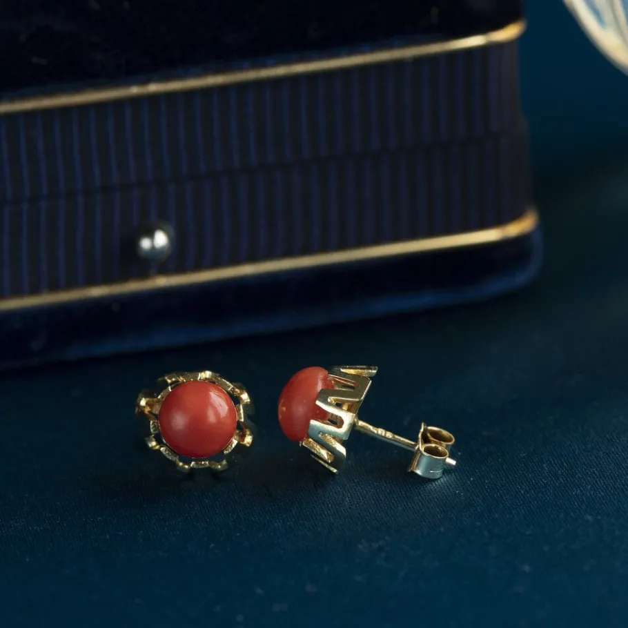 Gold ear studs with blood coral 14 krt>Vintage Jewellery New