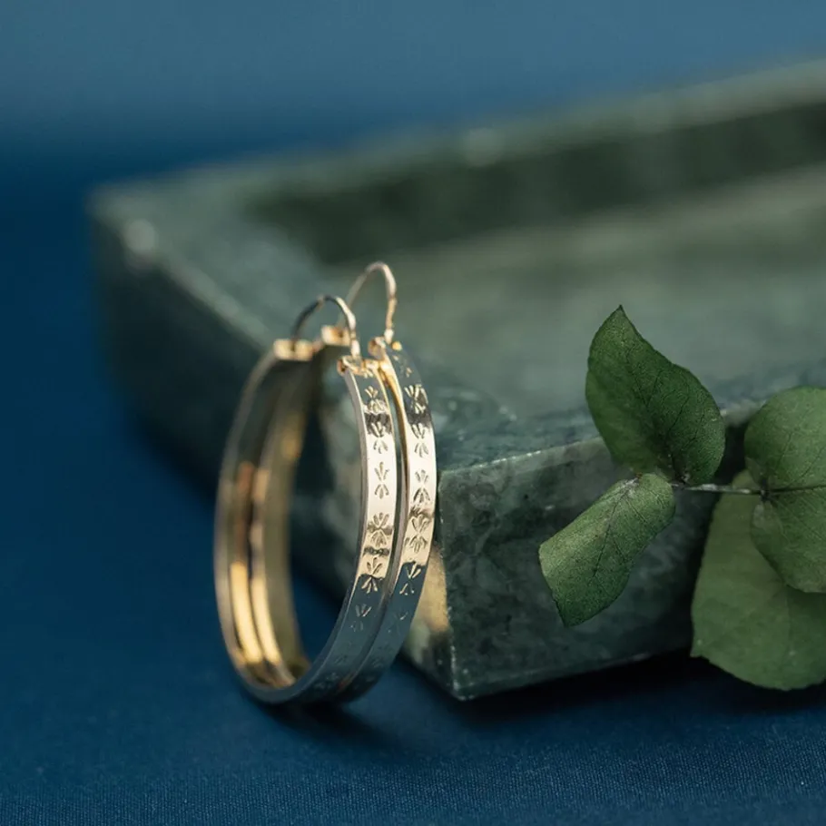 Gold earrings with engraving 14 krt>Vintage Jewellery Sale
