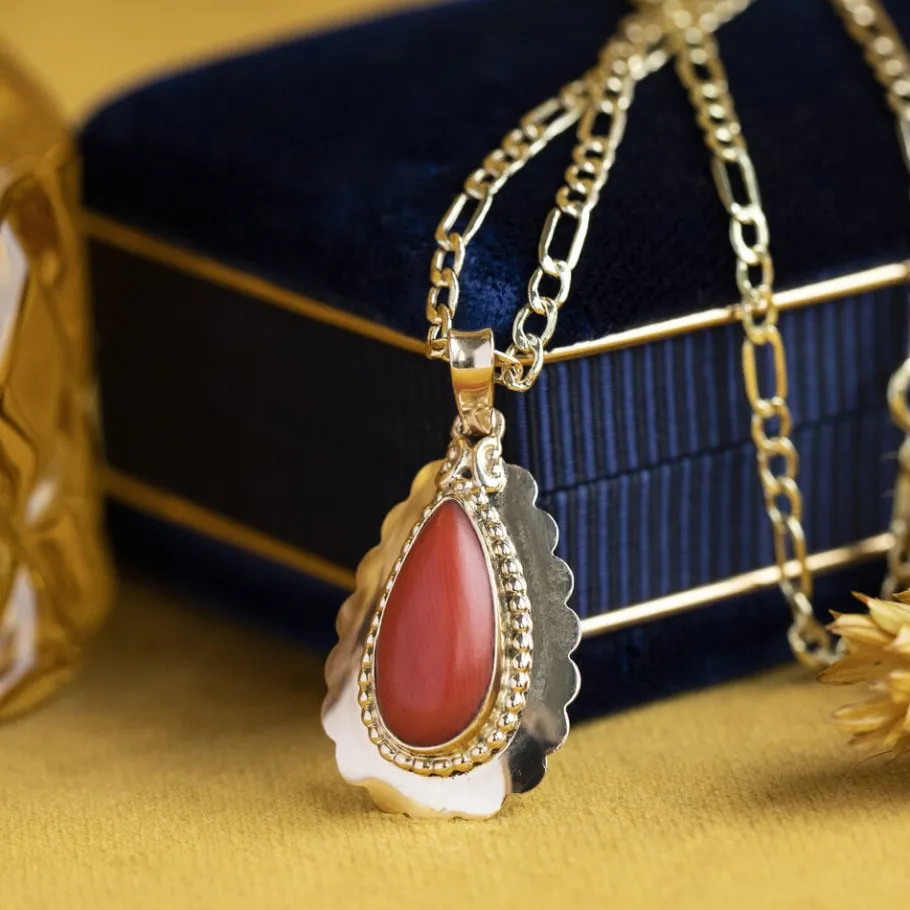 Gold pendant with blood coral 14 krt>Vintage Jewellery Sale