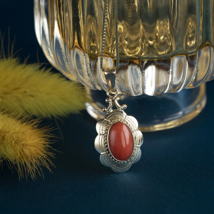 Gold pendant with blood coral 14 krt>Vintage Jewellery Online