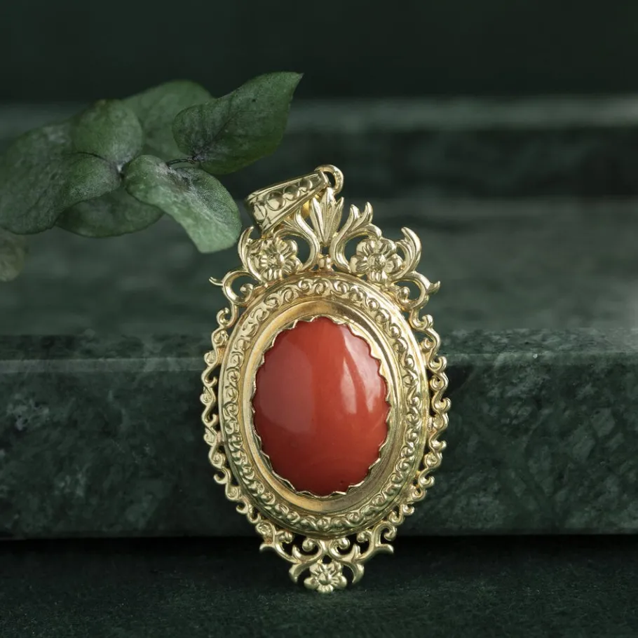 Gold pendant with blood coral 14 krt>Vintage Jewellery Discount
