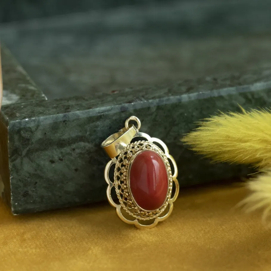 Gold pendant with blood coral 14 krt>Vintage Jewellery Discount