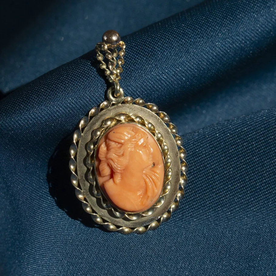Gold pendant with blood coral 14 krt>Vintage Jewellery Discount