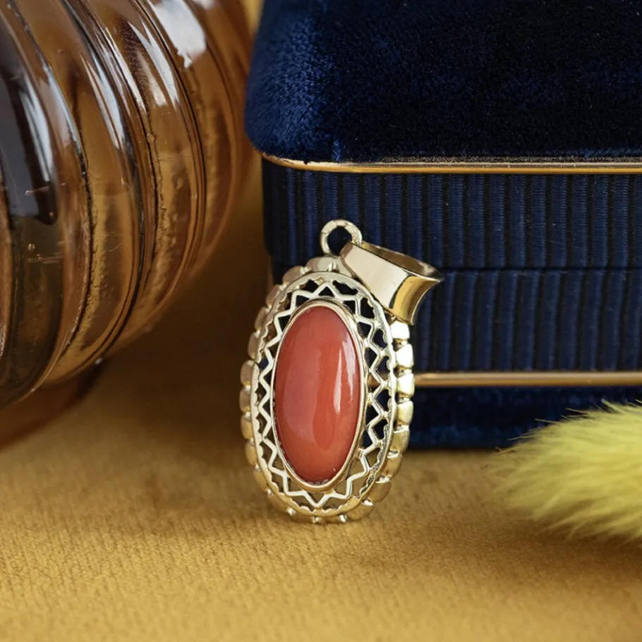 Gold pendant with blood coral 14 krt>Vintage Jewellery Discount
