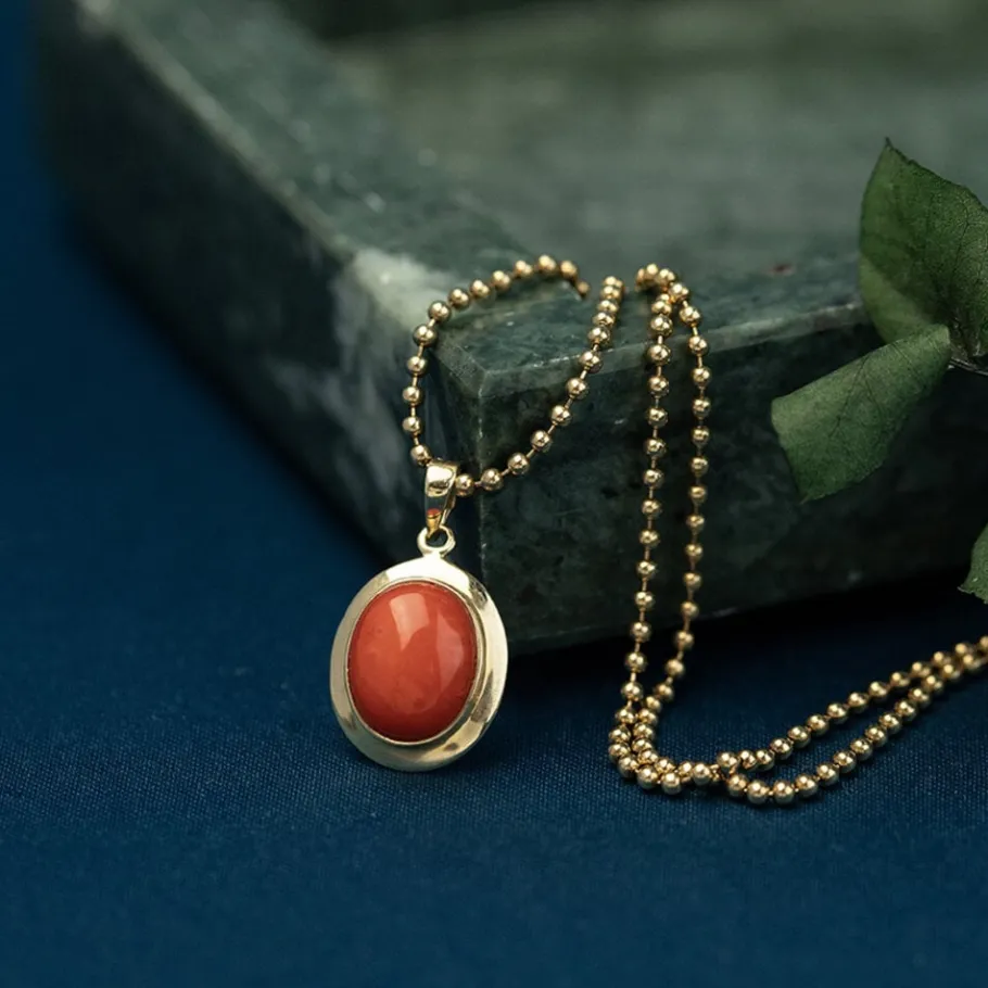 Gold pendant with blood coral 14 krt>Vintage Jewellery Sale
