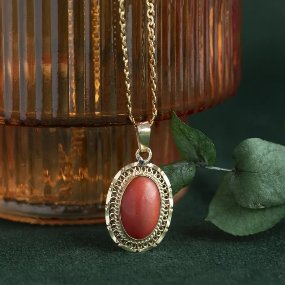 Gold pendant with blood coral 14 krt>Vintage Jewellery Clearance