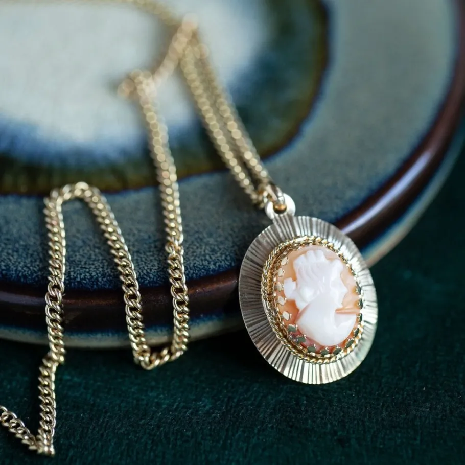 Gold pendant with cameo 18 krt>Vintage Jewellery Hot