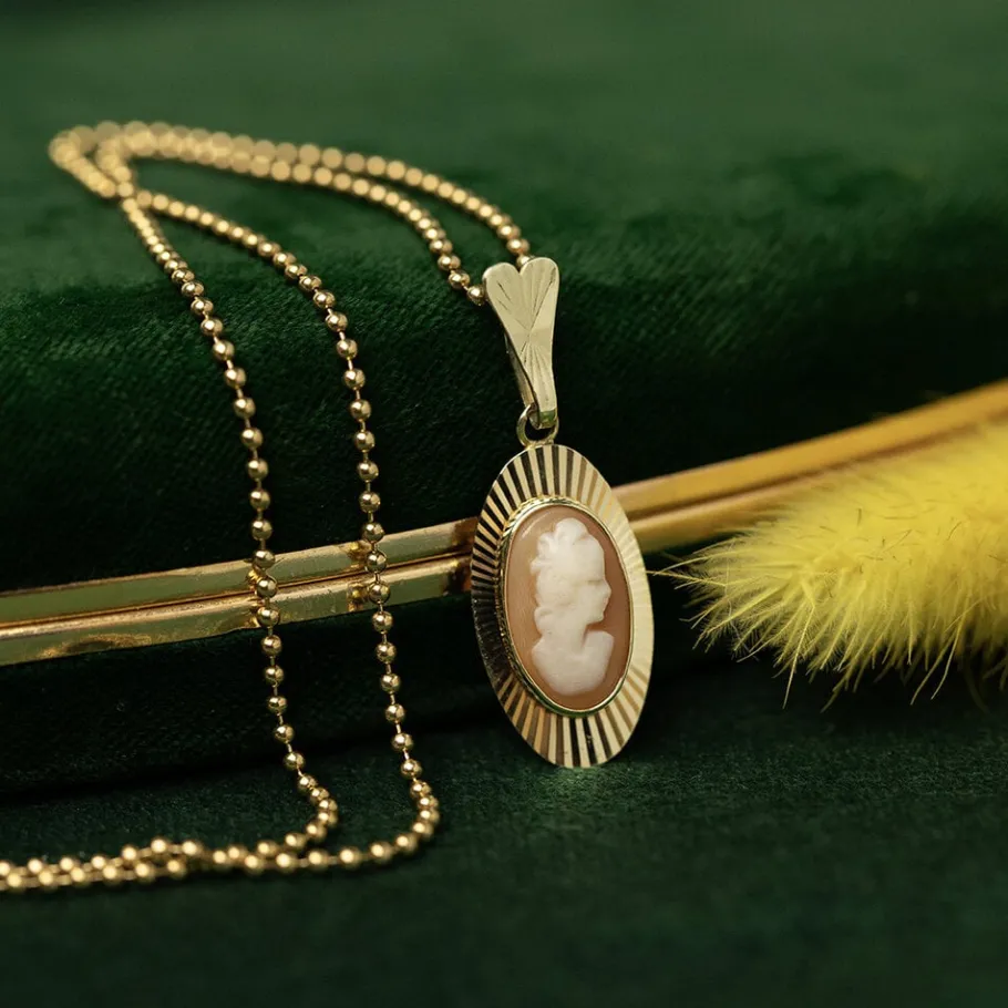 Gold pendant with cameo 14 krt>Vintage Jewellery Best