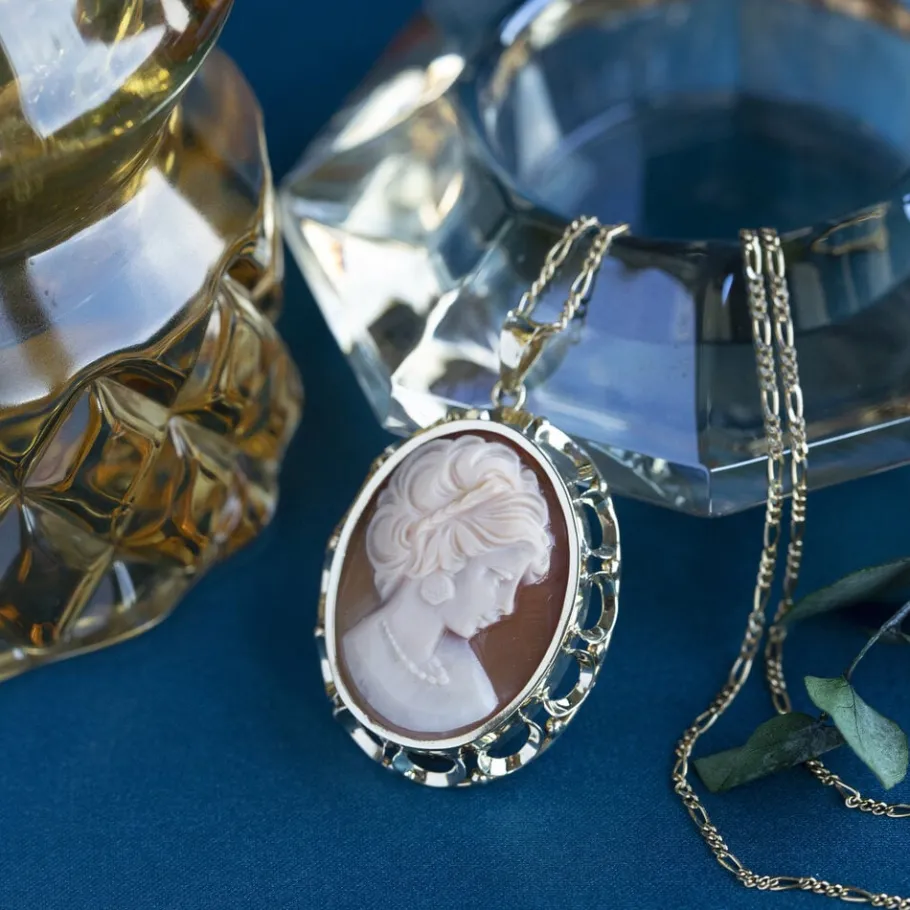 Gold pendant with cameo 14 krt>Vintage Jewellery Best