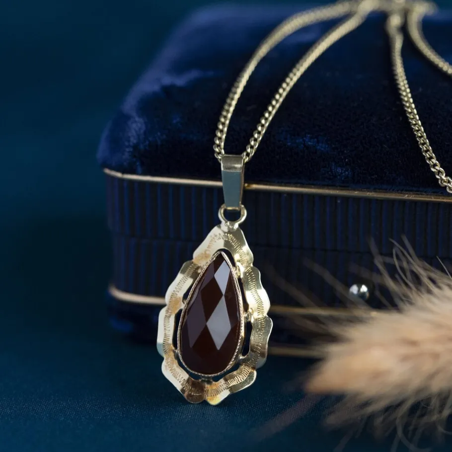 Gold pendant with carnelian 14 krt>Vintage Jewellery Clearance
