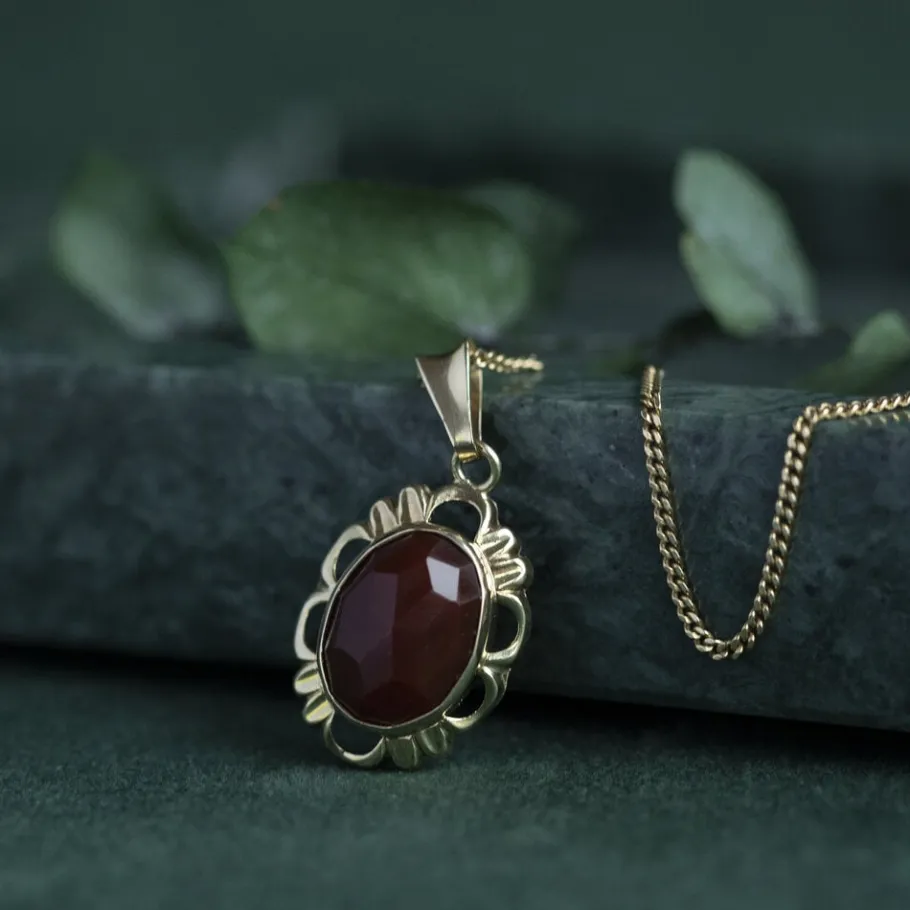 Gold pendant with carnelian 14 krt>Vintage Jewellery Hot