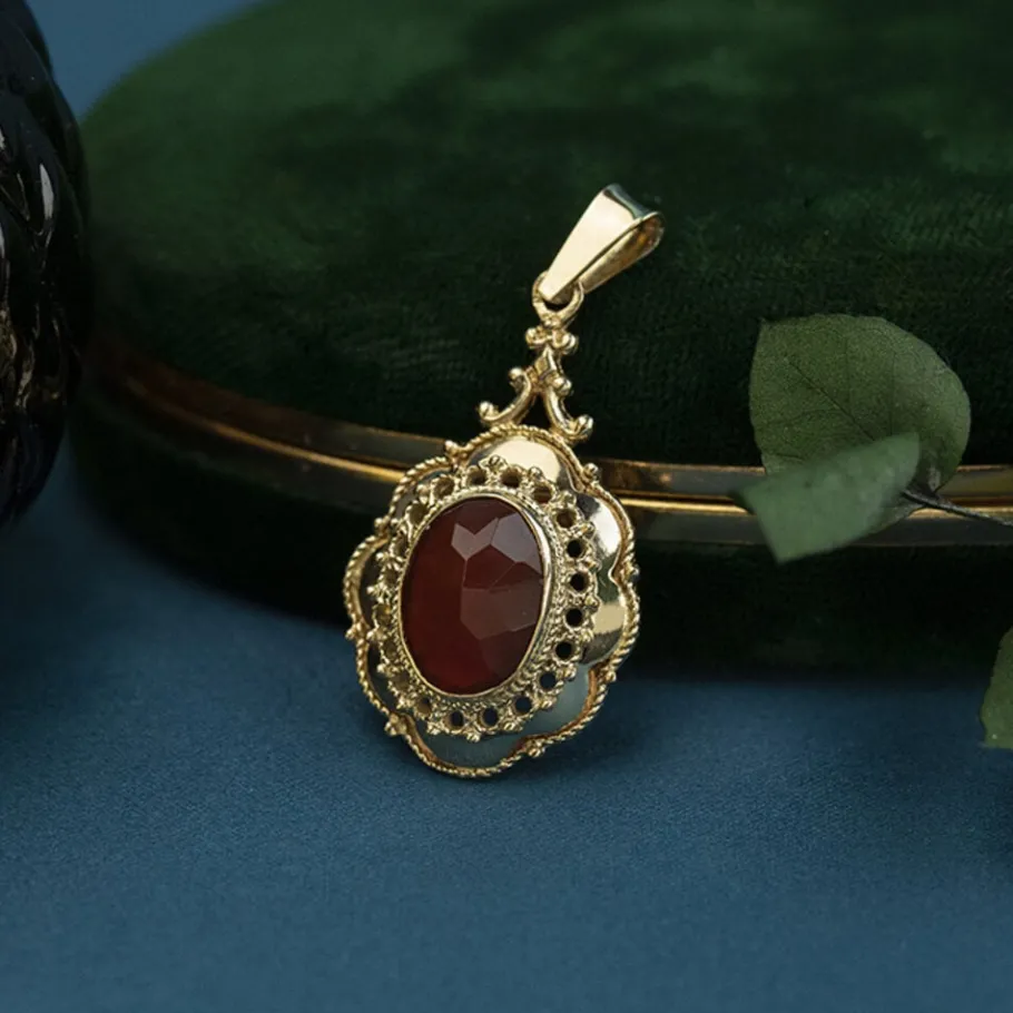 gold_pendant_with_carneli_1-6.webp Gold pendant with carnelian 14 krt>Vintage Jewellery Sale