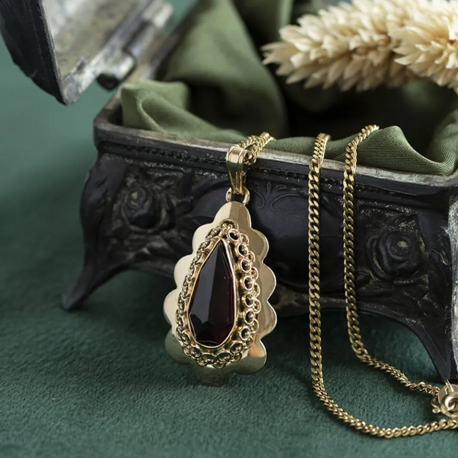 Gold pendant with garnet 14 krt>Vintage Jewellery Sale