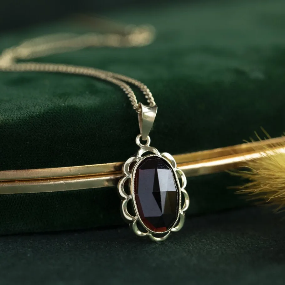 Gold pendant with garnet 14 krt>Vintage Jewellery Discount