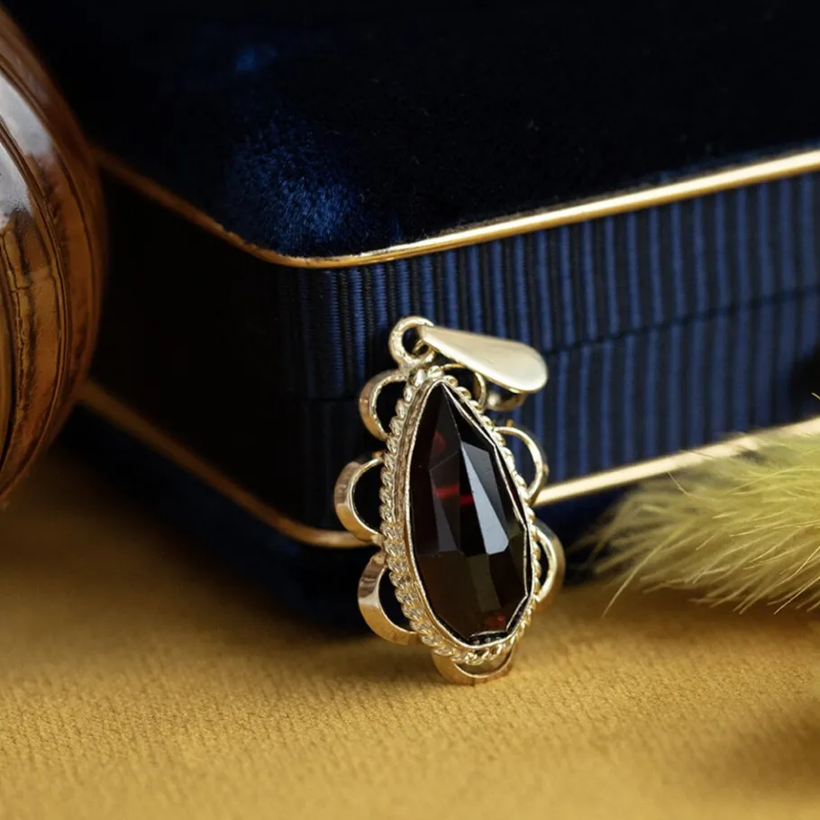 Gold pendant with garnet 14 krt>Vintage Jewellery Online