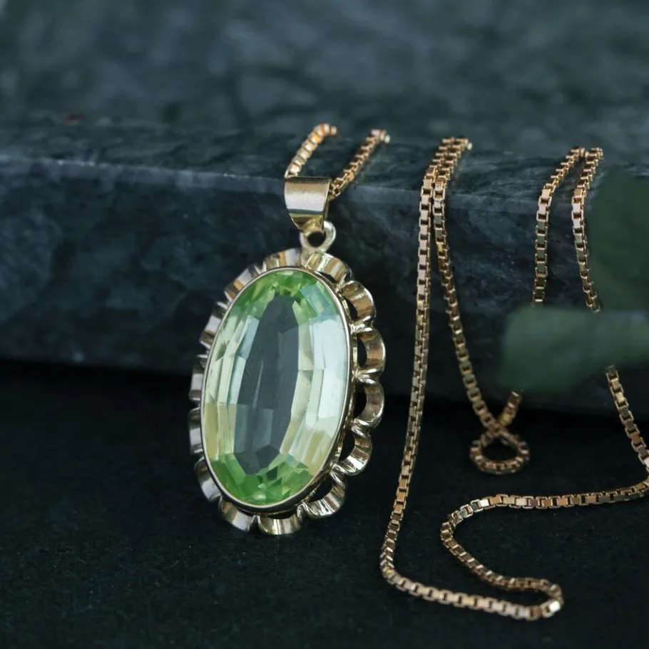 Gold pendant with green spinel 14 krt>Vintage Jewellery Discount