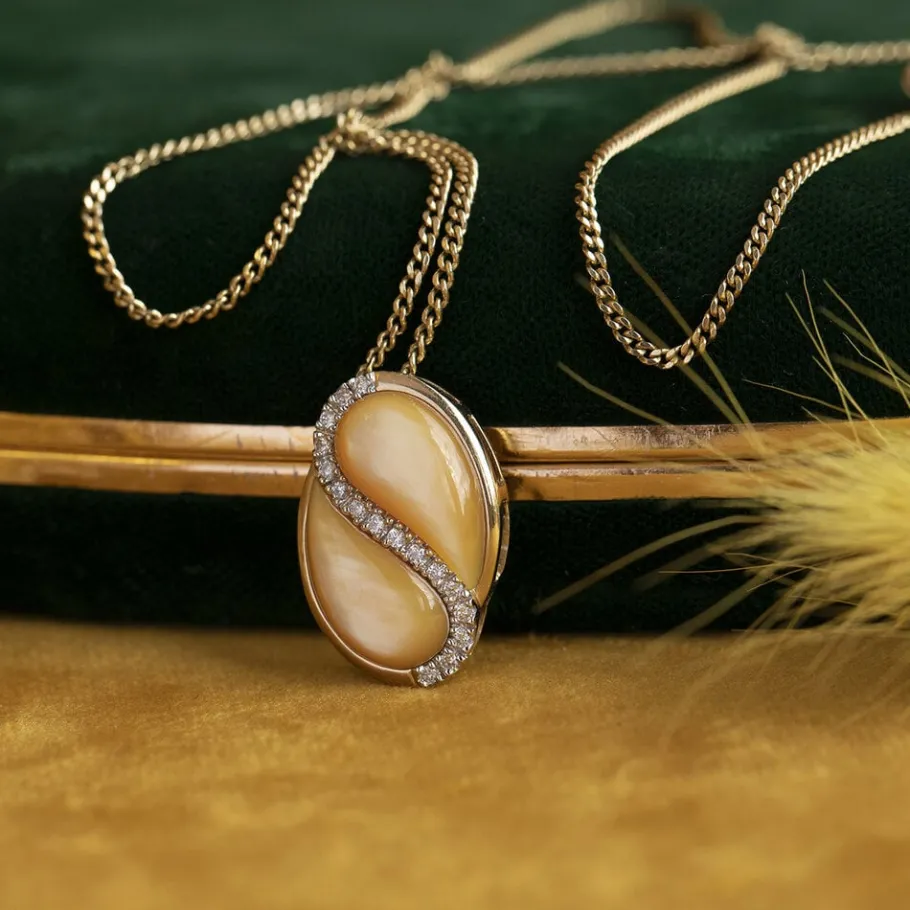 Gold pendant with mother of pearl and diamond 14 krt>Vintage Jewellery Outlet