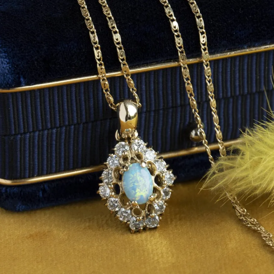 Gold pendant with opal and zirconia 14 krt>Vintage Jewellery Fashion