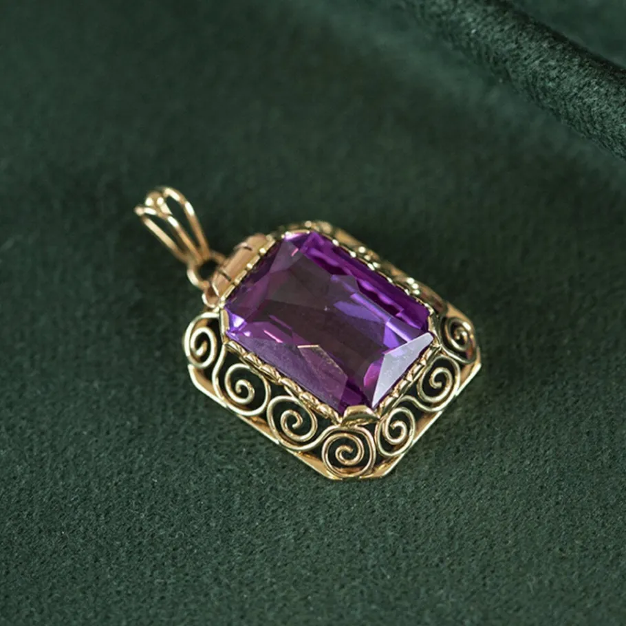 Gold pendant with sapphire 14 krt>Vintage Jewellery Hot