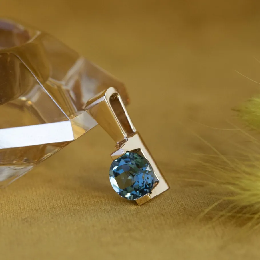 Gold pendant with topaz 14 krt>Vintage Jewellery Best