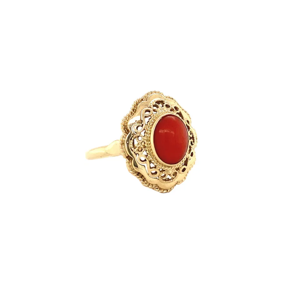 gold_ring_with_blood_cora_2-23.webp Gold ring with blood coral 14 krt>Vintage Jewellery Outlet