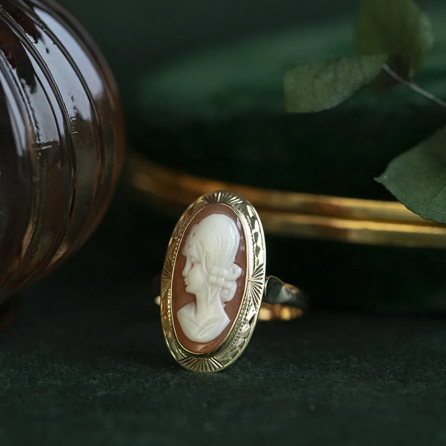 Gold ring with cameo 14 krt>Vintage Jewellery Discount