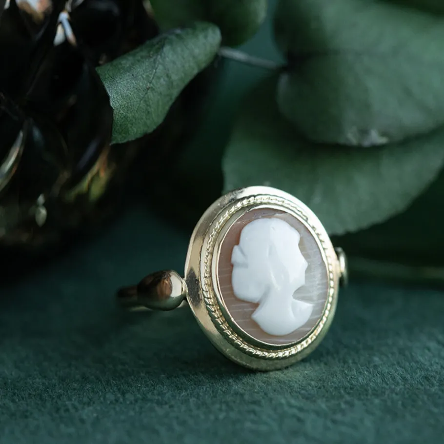 Gold ring with cameo 14 krt>Vintage Jewellery New