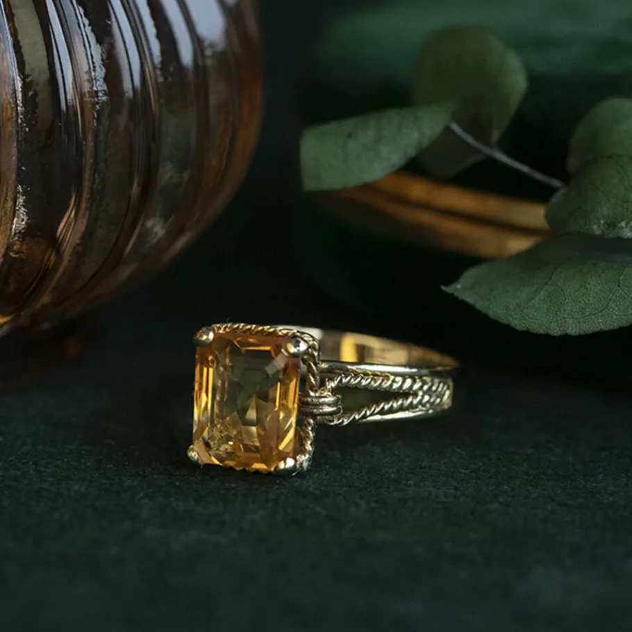gold_ring_with_citrine__k_1.webp Gold ring with citrine 14 krt>Vintage Jewellery Clearance