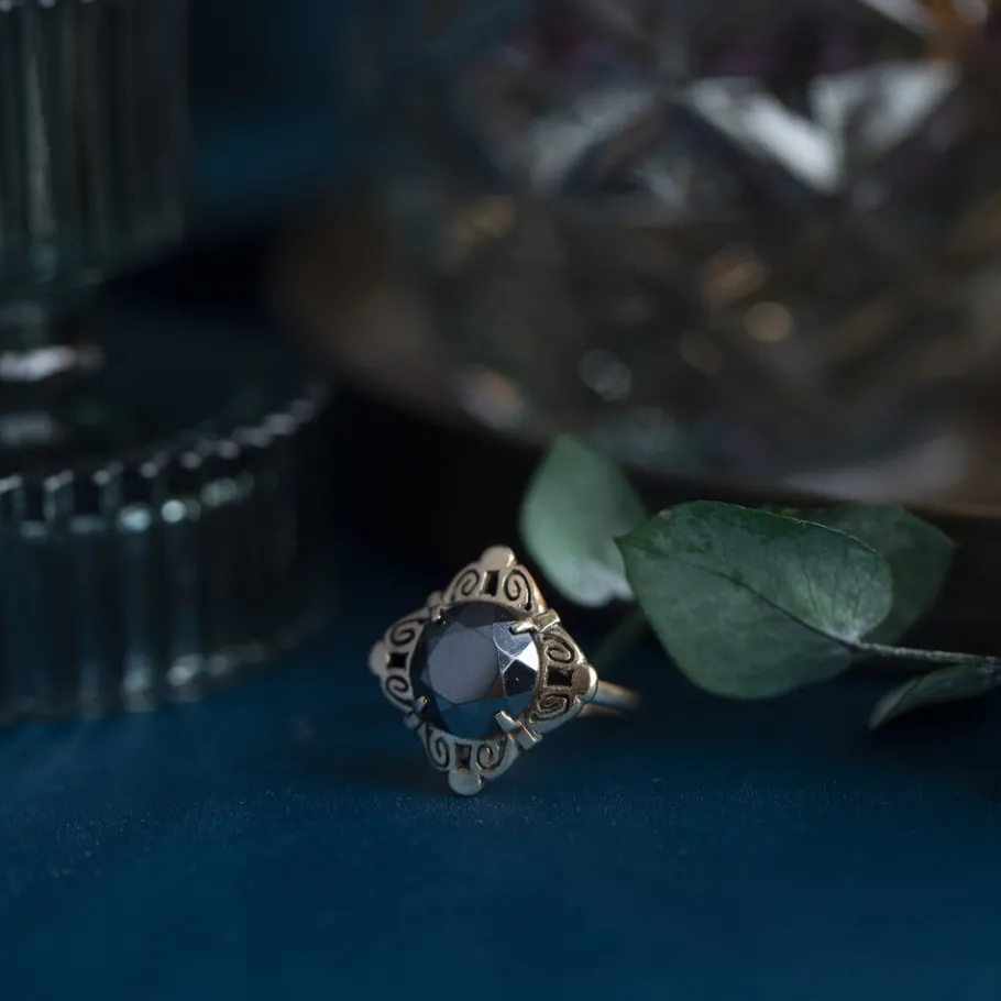 Gold ring with haematite 14 krt>Vintage Jewellery Discount