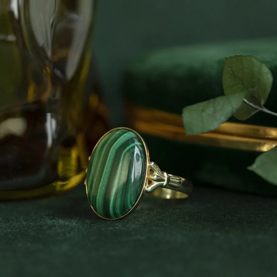 gold_ring_with_malachite__1.webp Gold ring with malachite 14 krt>Vintage Jewellery Fashion