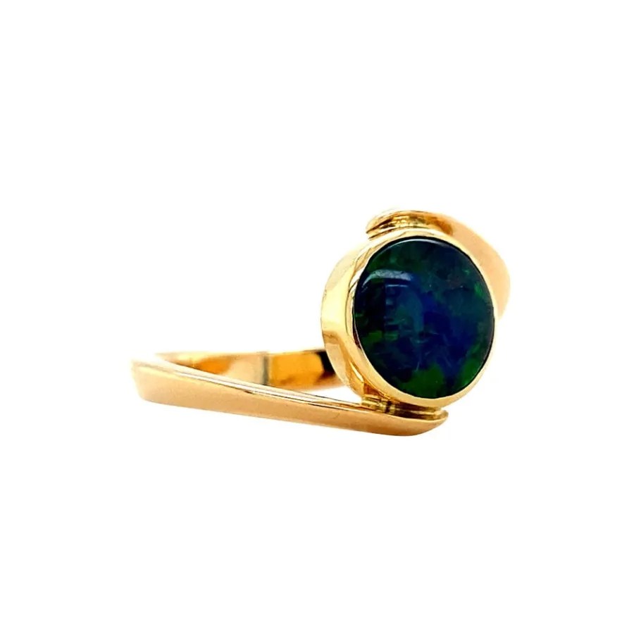 gold_ring_with_opal_tripl_2.webp Gold ring with opal triplet 18 krt>Vintage Jewellery Outlet