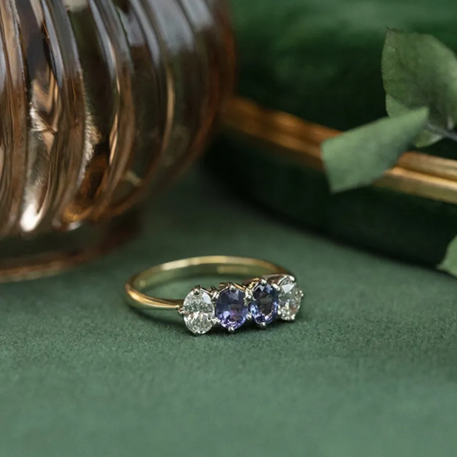 gold_ring_with_sapphire_a_1-4.webp Gold ring with sapphire and diamond 18 krt>Vintage Jewellery Discount
