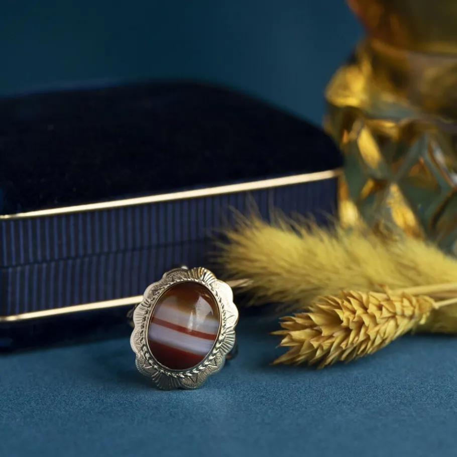 gold_ring_with_stripe_aga_1-2.webp Gold ring with stripe agate 14 krt>Vintage Jewellery Outlet