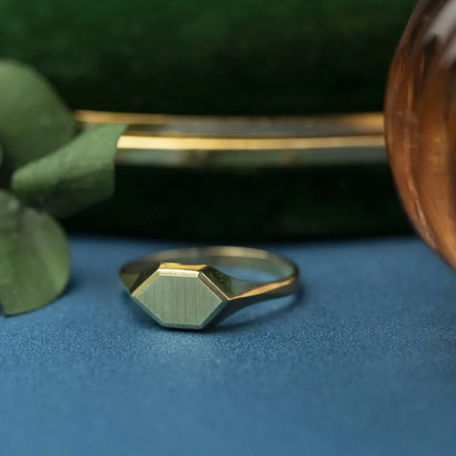 Gold signet ring 14 krt>Vintage Jewellery Sale