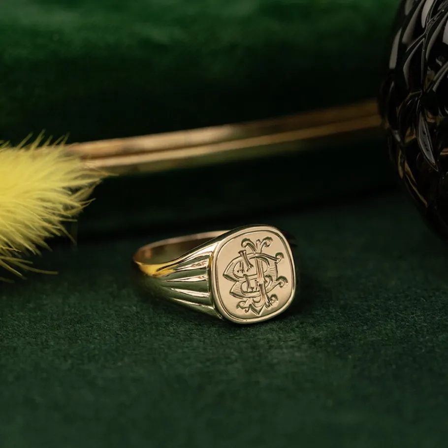 Gold signet ring with engraving 14 krt>Vintage Jewellery Discount
