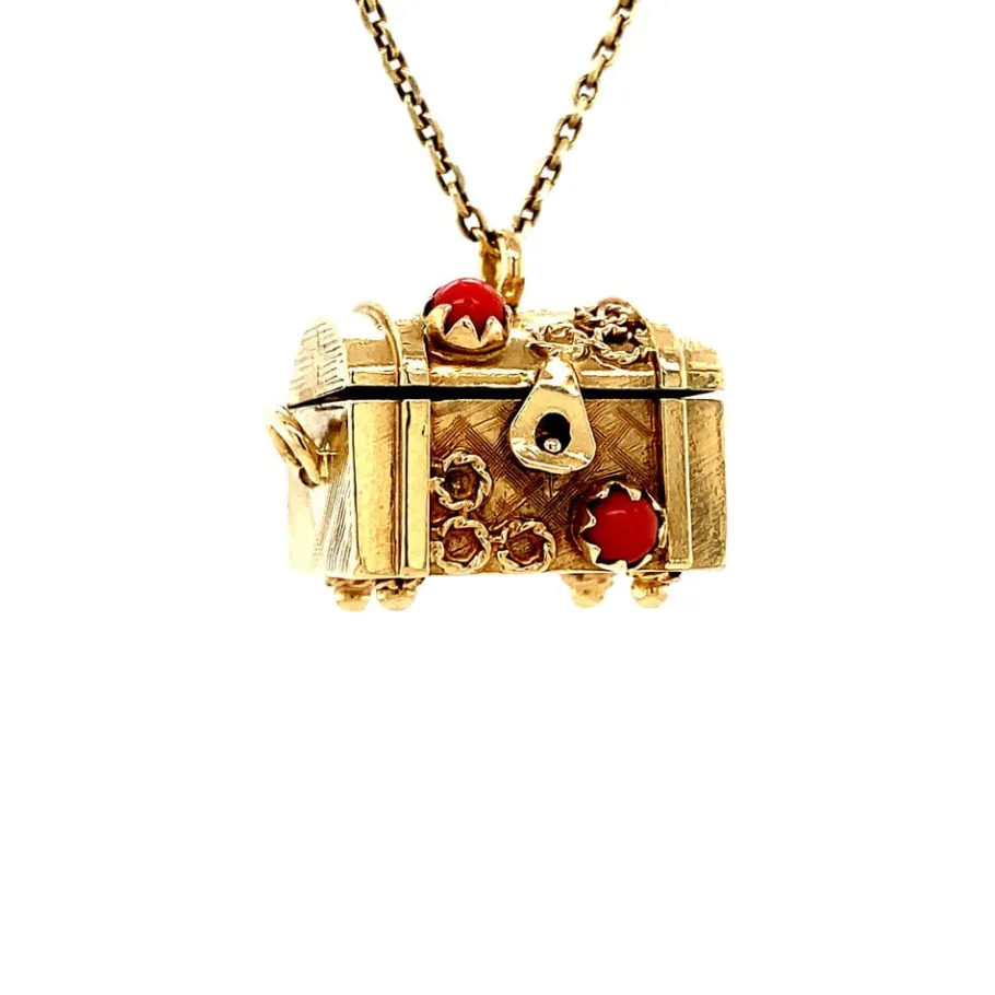 gold_treasure_chest_penda_2.webp Gold treasure chest pendant with blood coral 14 krt>Vintage Jewellery Best