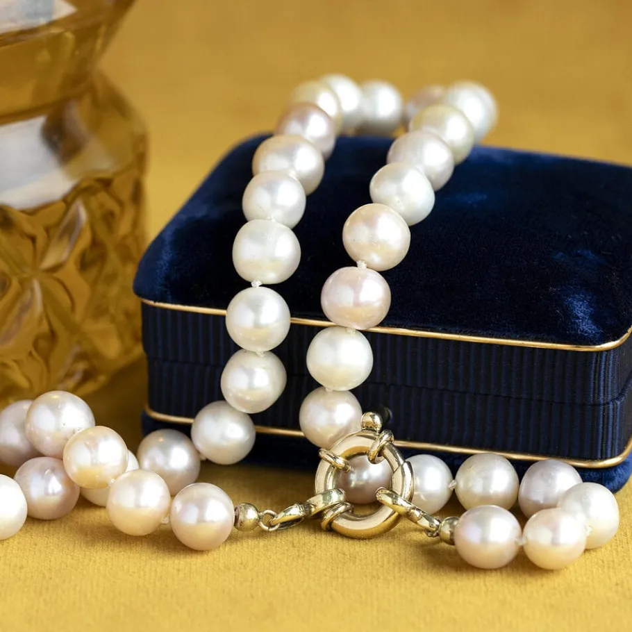 Pearl necklace with gold clasp 14 krt>Vintage Jewellery Clearance