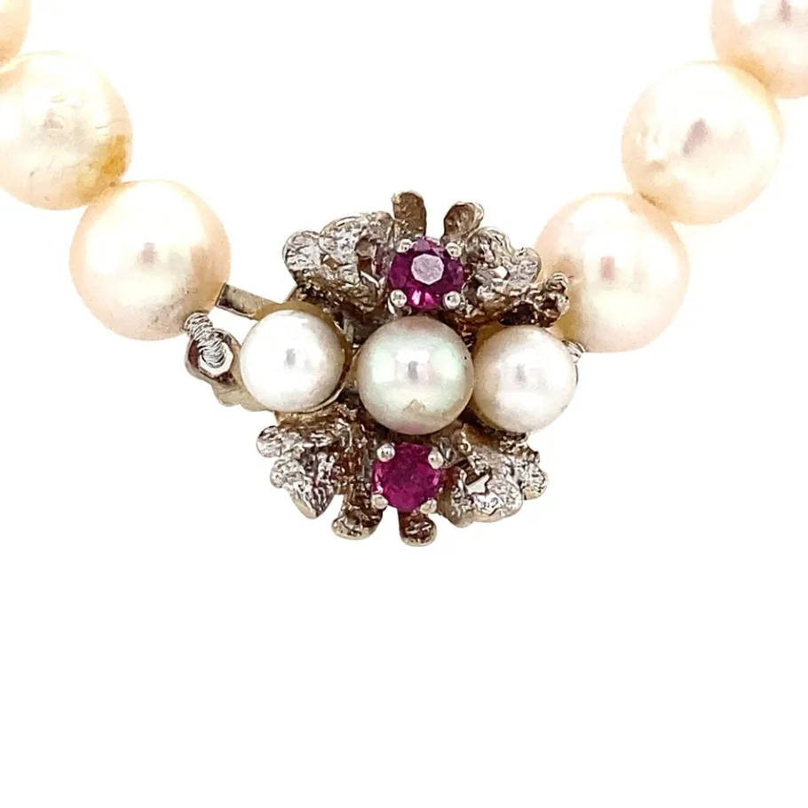 pearl_necklace_with_white_4.webp Pearl necklace with white gold clasp with ruby 14 krt>Vintage Jewellery Fashion