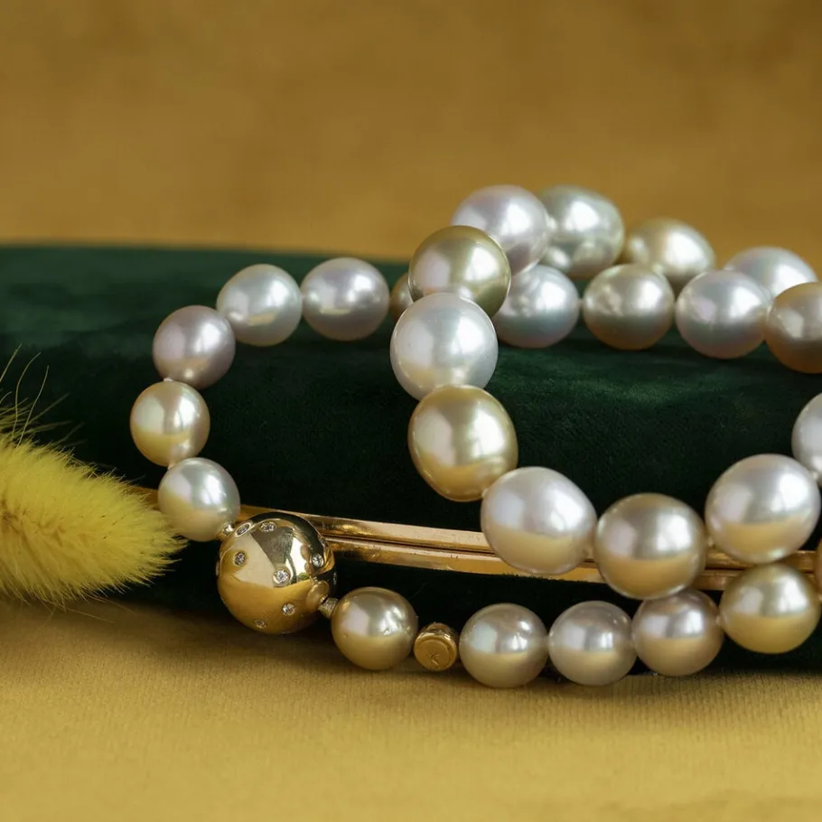 Schoeffel pearl necklace with diamonds 18 krt>Vintage Jewellery Outlet