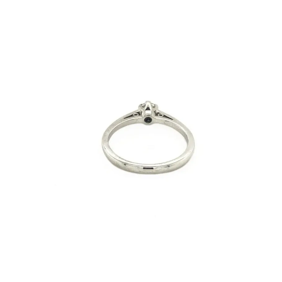 solitair_ring_with_diamon_2.webp Solitair ring with diamond 9 krt>Vintage Jewellery Clearance