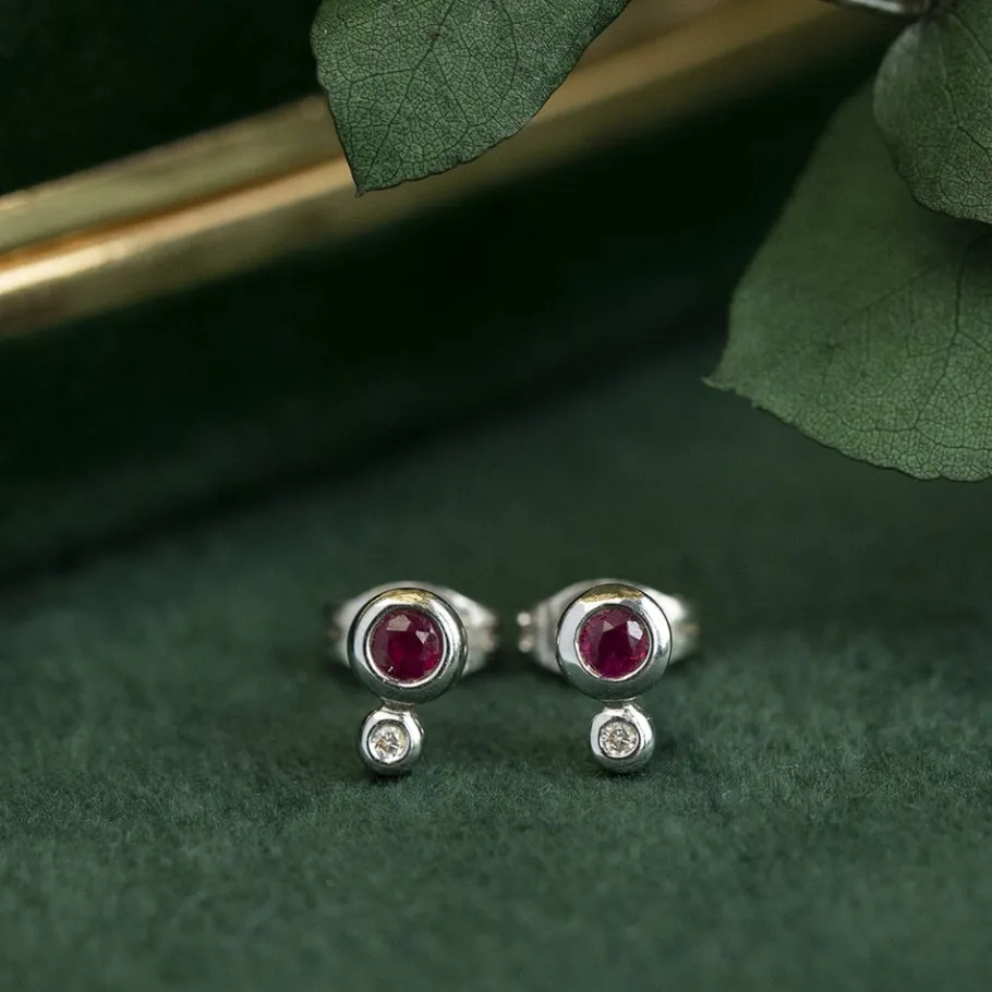 White gold ear studs with ruby and diamond 18 krt>Vintage Jewellery Outlet