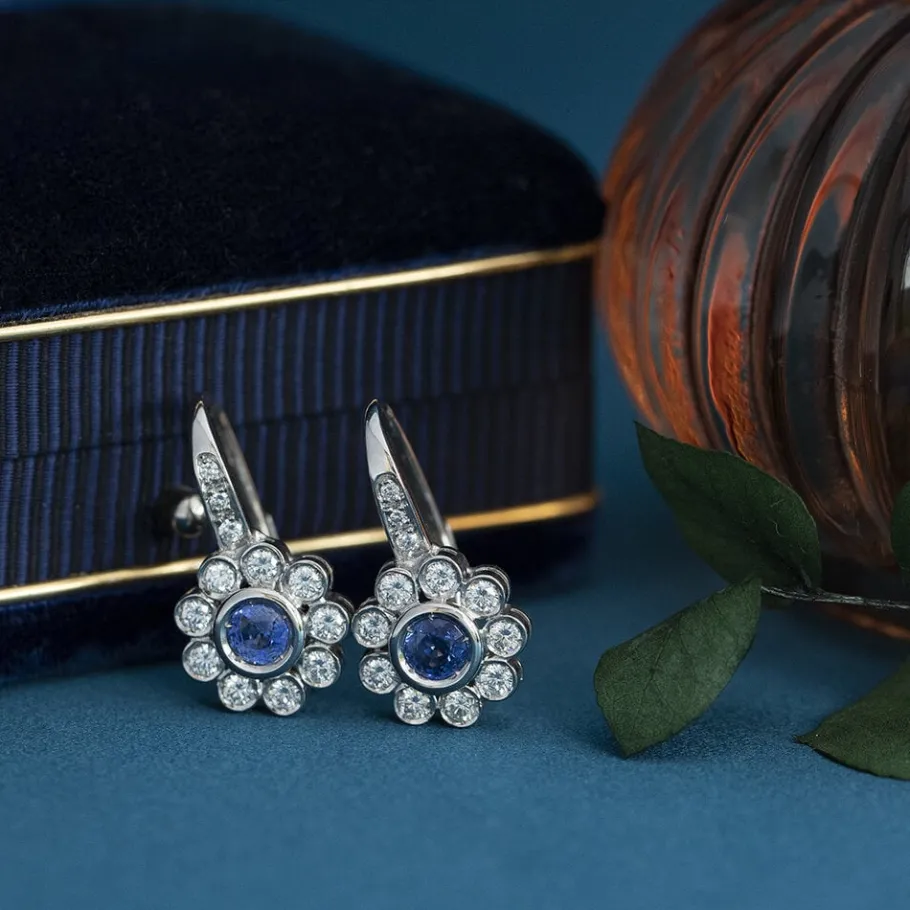 White gold earrings with sapphire and diamond 18 krt>Vintage Jewellery Outlet