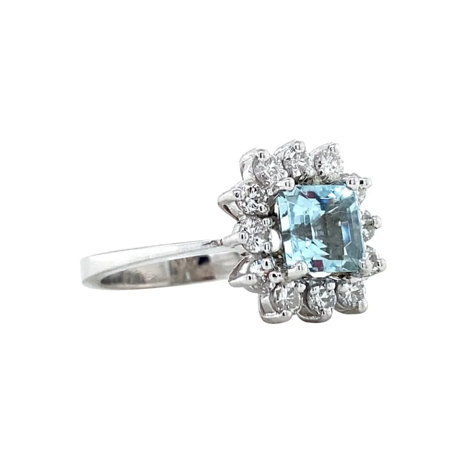 white_gold_ring_with_aqua_2-1.webp White gold ring with aquamarine and diamonds 18 krt>Vintage Jewellery Clearance